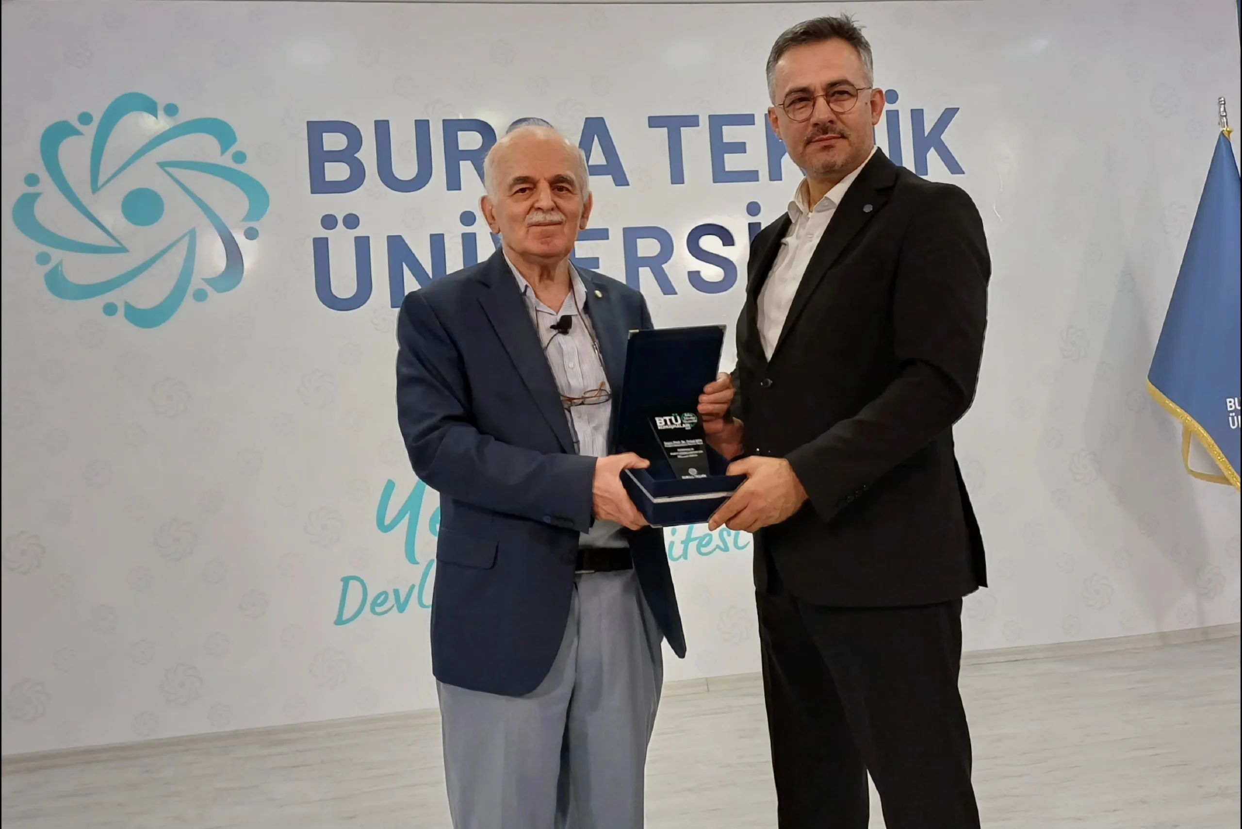 Bilim Dili Türkçe Olmalı, Kendi Mirasımıza Sahip Çıkmalıyız!