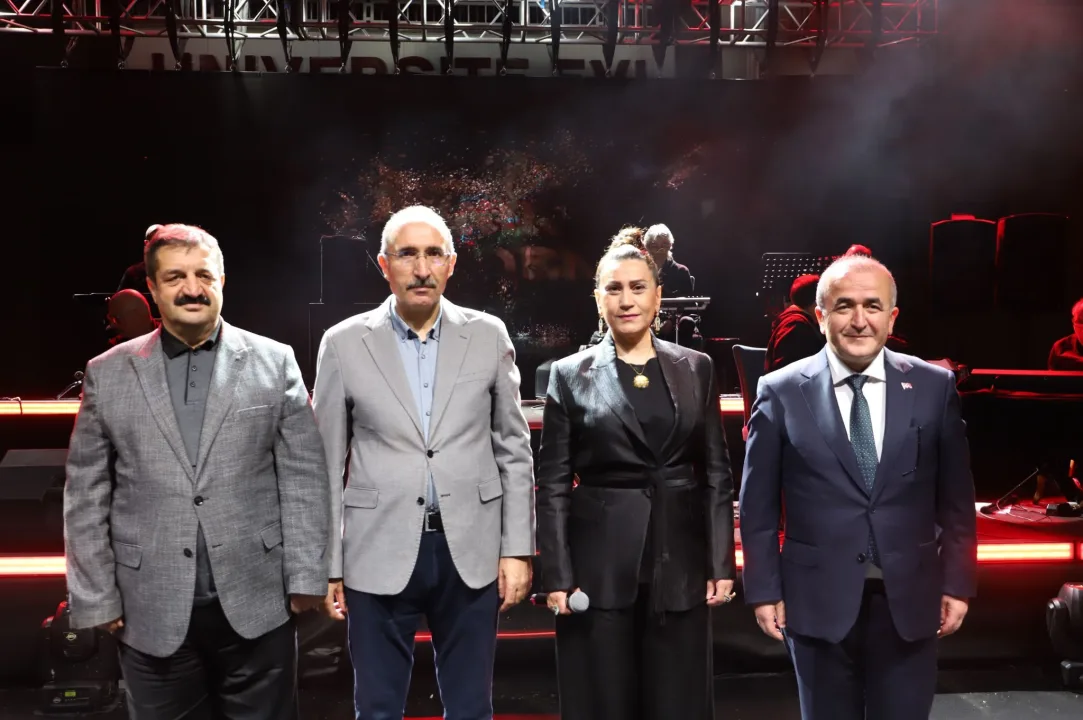 “Fırat Üniversitesi 50. Yıl Festivali” Azerin’in Unutulmaz Konseriyle Sona Erdi