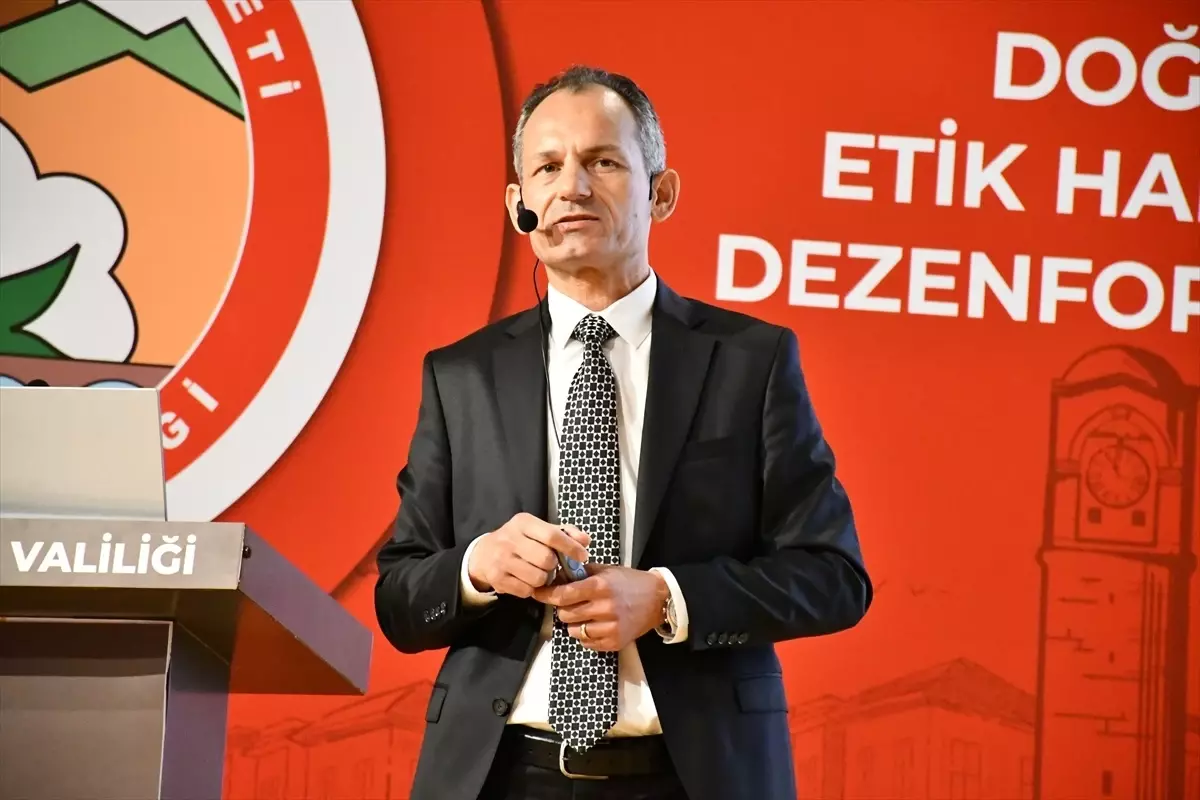 Adana’da yerel basının kalkınmadaki rolü üzerine seminer düzenlendi. 