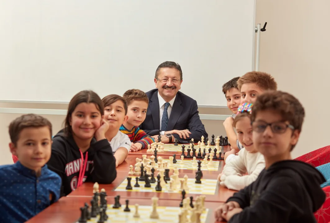 HAYDİ GENÇLER, YAZ OKULUNA!