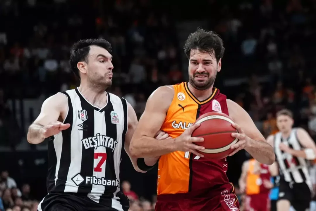 Beşiktaş Fibabanka’dan Galatasaray’a 22 sayı fark! Seride durum 2-0 oldu