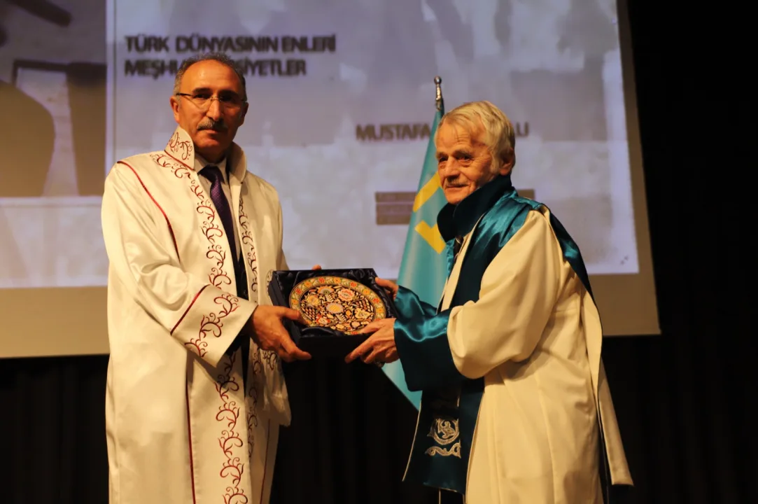 Fırat Üniversitesi tarafından Mustafa Abdülcemil Kırımoğlu’na “Fahri Doktora” unvanı takdim edildi.