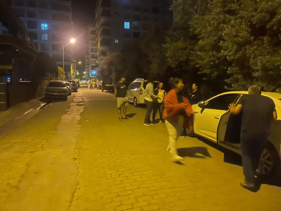 Muğla Marmaris’te 5.8 büyüklüğünde deprem… 1 kişi hayatını kaybederken 69 kişi yaralandı