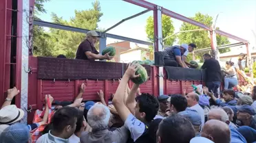 26 ton karpuzu halka ücretsiz dağıttı.