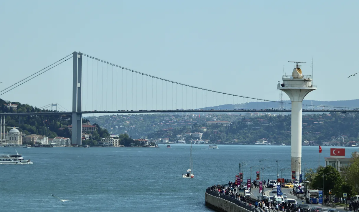 52 Yıldır Kıtaları Birbirine Bağlıyor