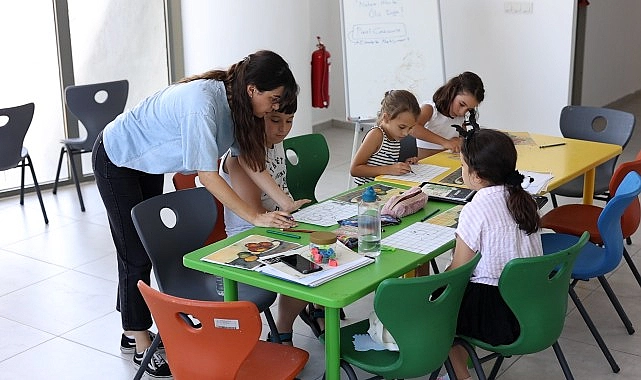 Karabağlar’da Yaz Tatili Bilim, Sanat ve Eğlenceyle Dolu Dolu Geçiyor