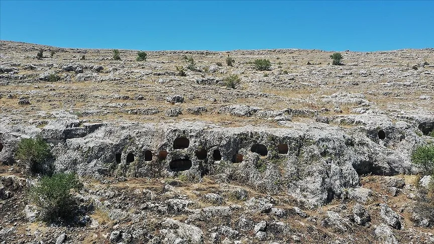Adıyaman’da Roma Dönemi kaya mezarları ve Tunç Çağı’nın izleri bulundu