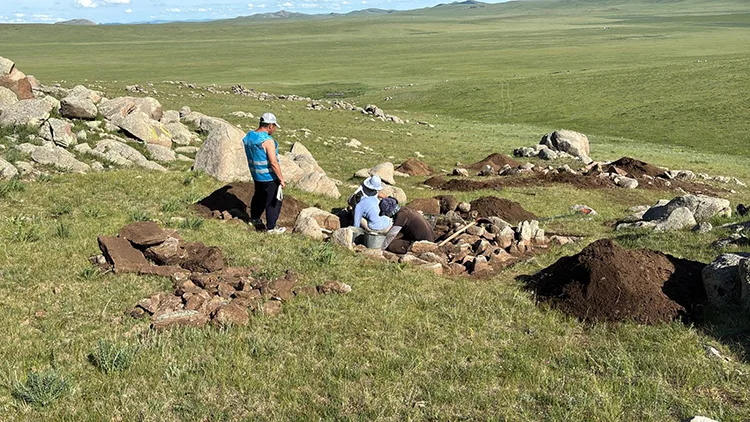Türk ve Moğol konargöçer toplumların kurganları gün yüzüne çıkarılıyor