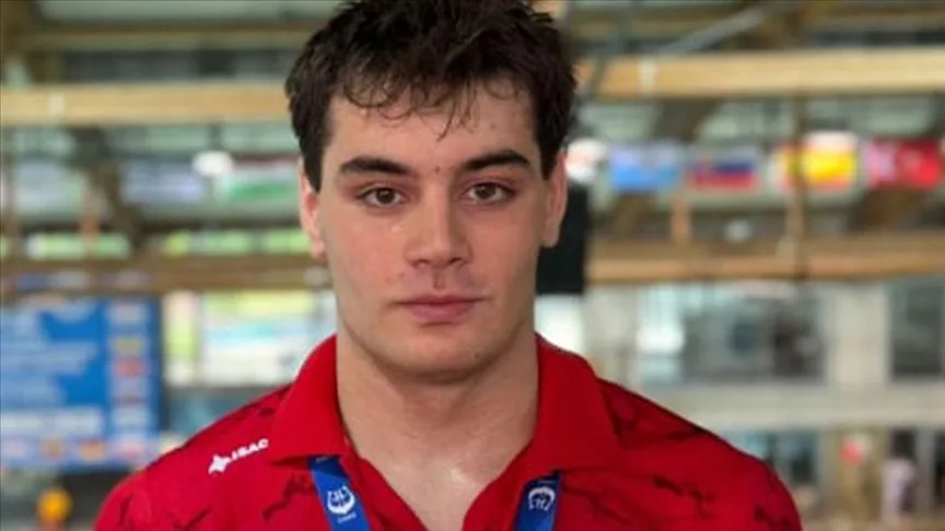 Kaan Efe Kaya, Paletli Yüzme Avrupa Şampiyonası’nda altın madalya kazandı