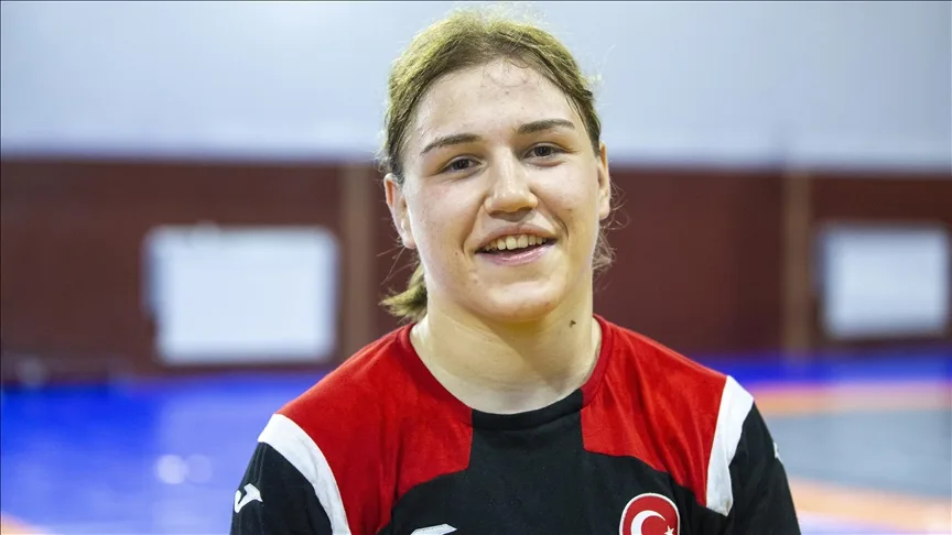 Milli güreşçi Beyza Nur Akkuş, 20 yaş altında Avrupa şampiyonu oldu