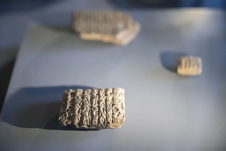 Türkiye’den Irak’a: Antik Mezopotamya’nın Sırlarını Açığa Çıkaran 6.000 Yıllık Çivi Yazısı Tabletlerin İadesi