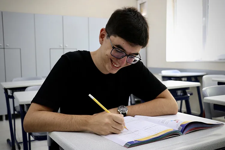 Yabancı Dil Testi’nde 5’inci olan Atakan’ın hedefi doktor olmak
