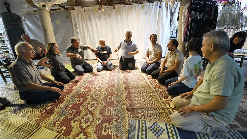 Kastamonu’da tarihi çarşıda ilgiyi artırmak için “Seyirlik köy oyunu” sahneleniyor