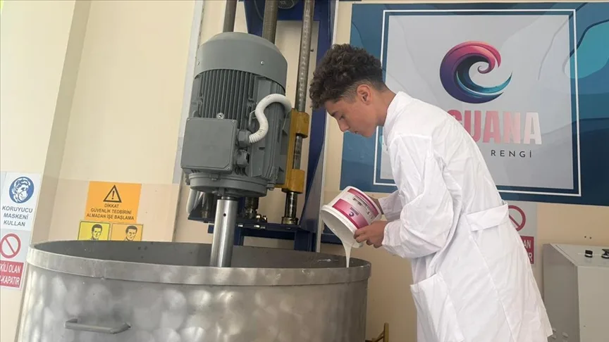 Meslek lisesi öğrencileri okullarda kullanılacak boyaları kendi markalarıyla üretiyor
