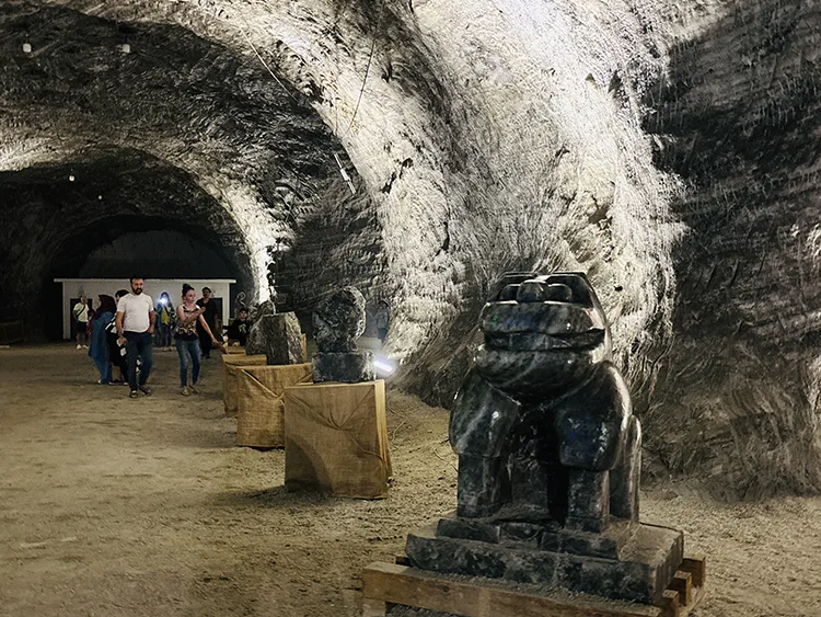 Çankırı’daki Yer Altı Tuz Şehri ziyaretçilerini serin havasıyla ağırlıyor