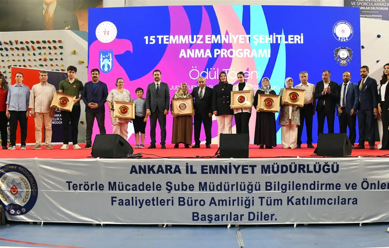 Ankara İl Emniyet Müdürlüğü, şehit olan polisler için anma programı düzenledi