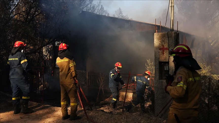 Yunanistan’da orman yangınını söndürme çalışmaları devam ediyor