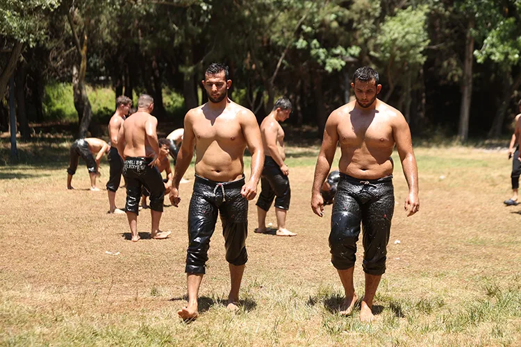 Yağlı güreşin ikiz pehlivanları, Kırkpınar’da aynı boyda kol bağlayacak