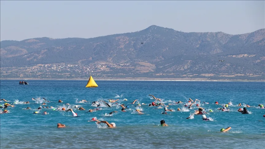 Salda Gölü’nde triatlon heyecanı yaşandı