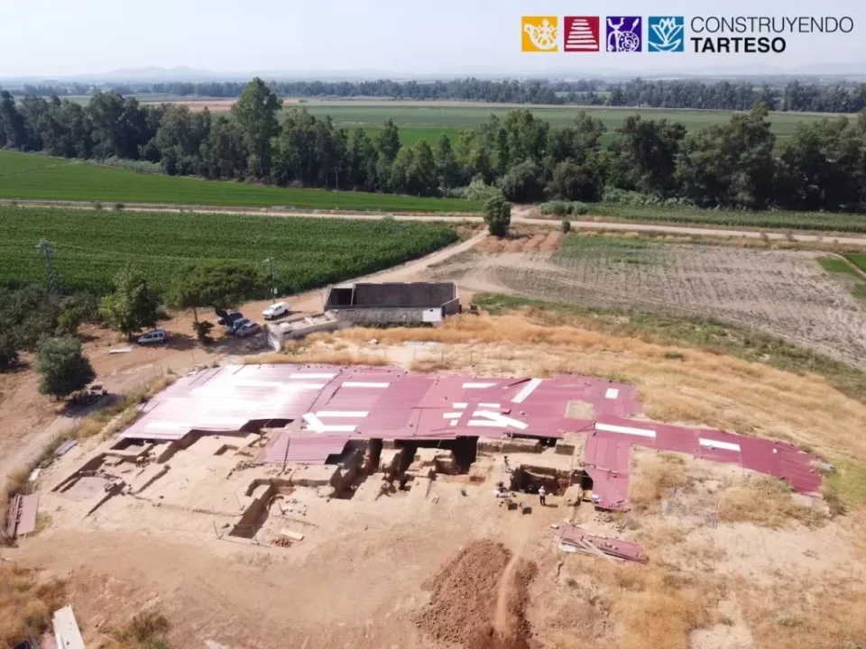 Arkeologlar Akdeniz’deki En Eski Yunan Mermer Sunağını Keşfettiler