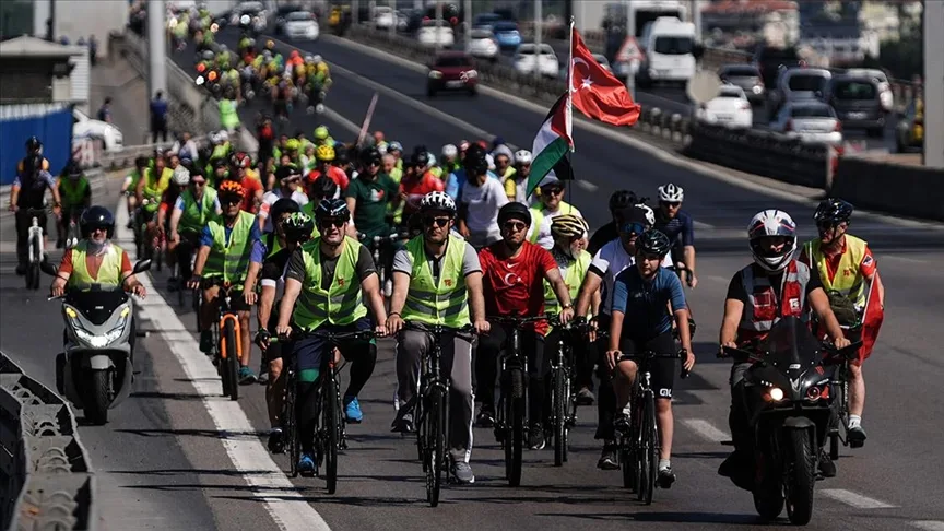 İstanbul’da 15 Temmuz şehitleri için bisiklet turu düzenlendi