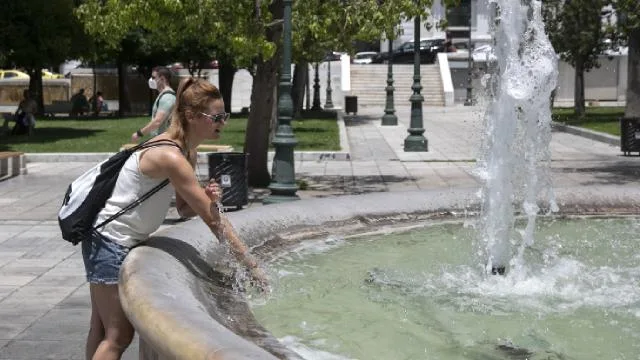 Yunanistan’da yüksek sıcaklıklar nedeniyle öğle saatlerinde açık alanlardaki çalışmalar yasaklandı