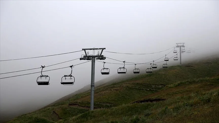 Erzurum, Kars ve Ardahan’da yaz ortasında etkili olan soğuk hava kışı aratmadı