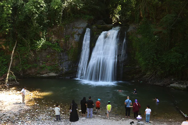 Canikdere Şelalesi turistlerin uğrak yeri oldu