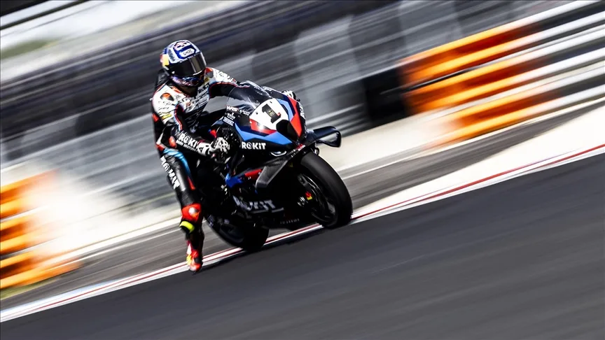 Toprak Razgatlıoğlu, Superbike Macaristan ayağının ilk yarışını kazandı