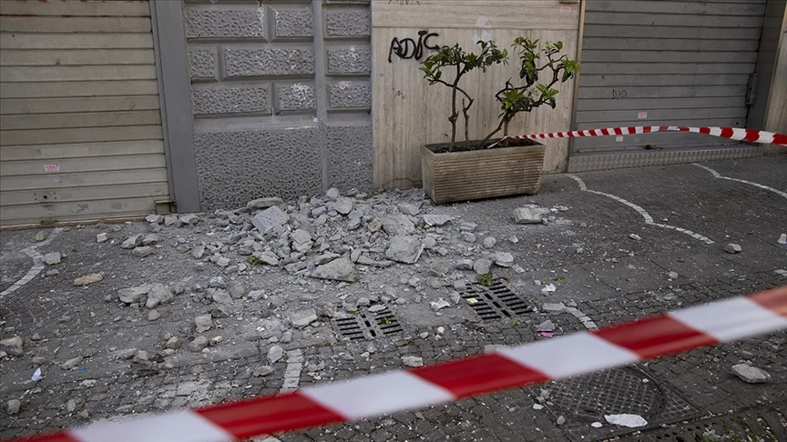 İtalya’nın Campi Flegrei bölgesinde 4,6 büyüklüğündeki deprem yerel halkı korkuttu