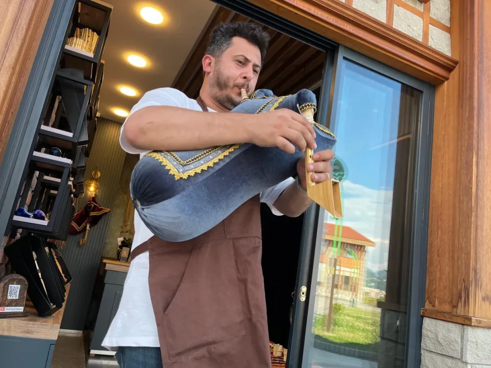 Karadenizde tulum ustaları azalıyor, tulumun değeri artıyor