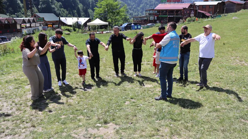 Ayder Yaylası’nda sağlık taramasında fazla kilosu olanlara horonla egzersiz