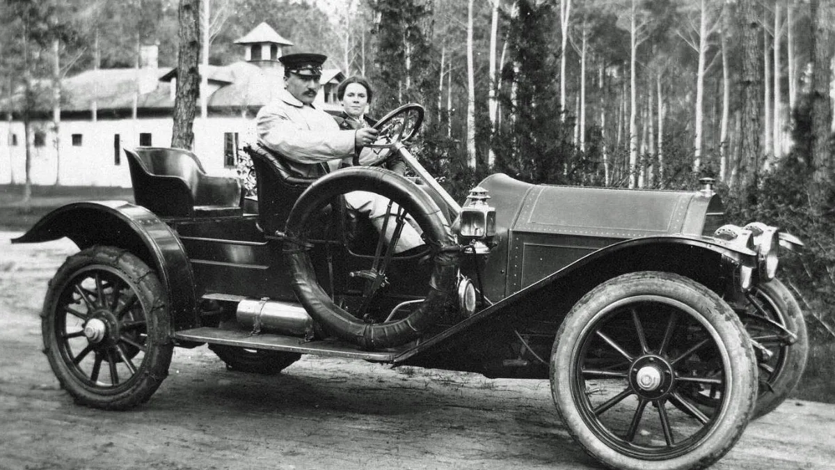 Dünyada ilk çıkan araba.. tarihin ilk otomobili!