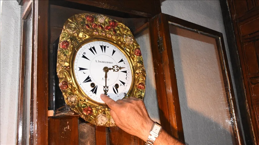 Afyonkarahisar’da Ulu Cami’deki 140 yıllık kurmalı saat zamana tanıklık ediyor