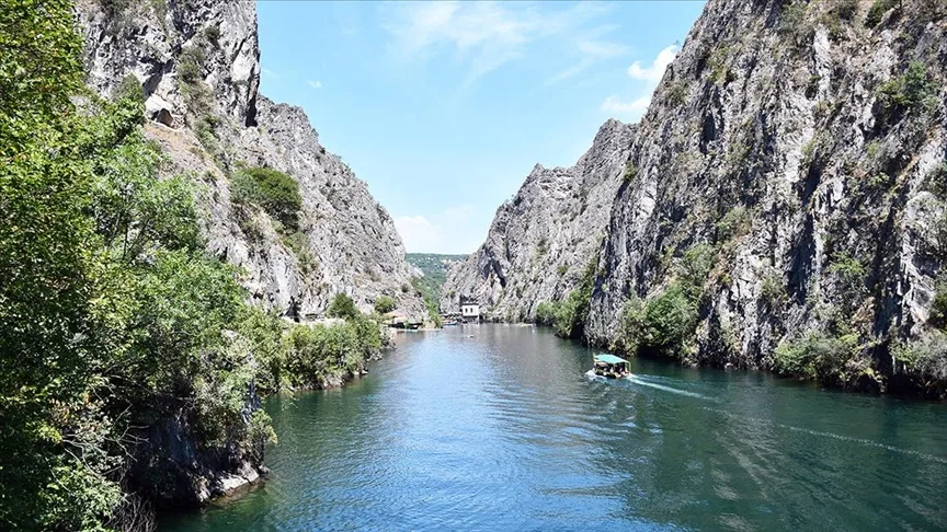 Kuzey Makedonya’da gri ve yeşilin buluştuğu doğa harikası: Matka Kanyonu