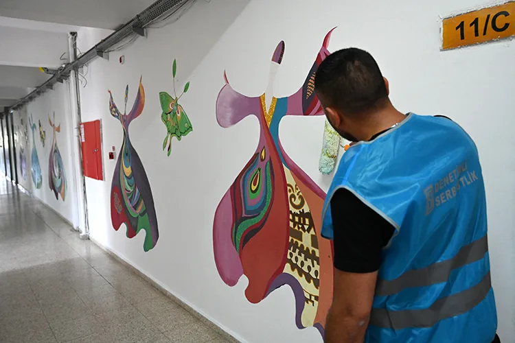 Osmaniye’de okul ve kamu binaları yükümlülerin eliyle güzelleşiyor