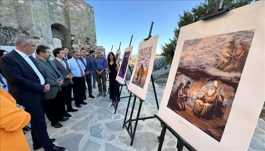Elazığ’da Dede Korkut hikayelerini konu alan yapay zeka destekli resim sergisi açıldı