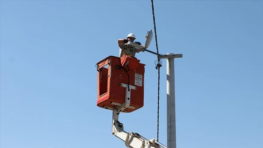 Tekirdağ’da “enerji timleri” yüksek sıcaklıklarda kesintisiz elektrik sağlıyor