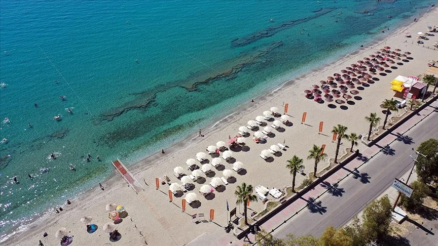 Kuşadası ve Didim’in sahillerinde 39 mavi bayrak dalgalanıyor