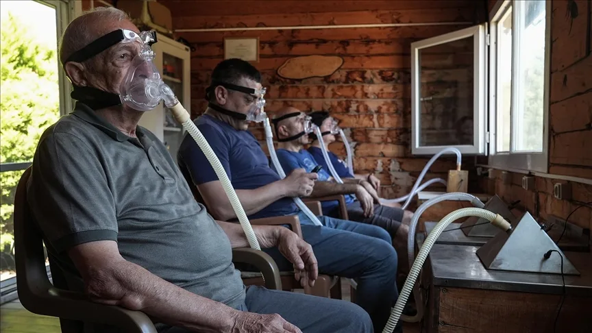 İzmir’de alerji, solunum ve bağışıklık sistemi sorunu yaşayanlar “arı havası” alıyor