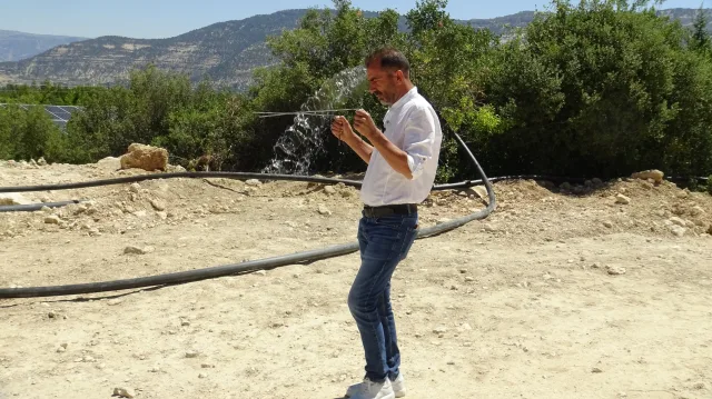 Emekli olup döndüğü memleketinin su sıkıntısını çözdü