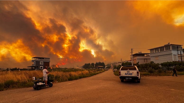 İzmir Valisi Süleyman Elban, “Korkutucu yangınlar, elektrik hatları üzerinde gerekli bakımların yapılmaması nedeniyle oldu.”