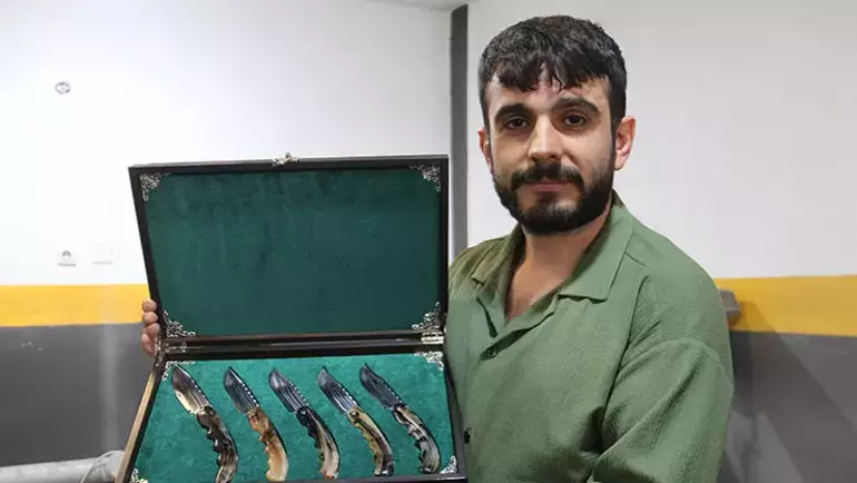 Dizilerden etkilenip Sivas bıçağı üretti! 10 bin boynuz arasından seçti: 35 bin TL’den satıyor