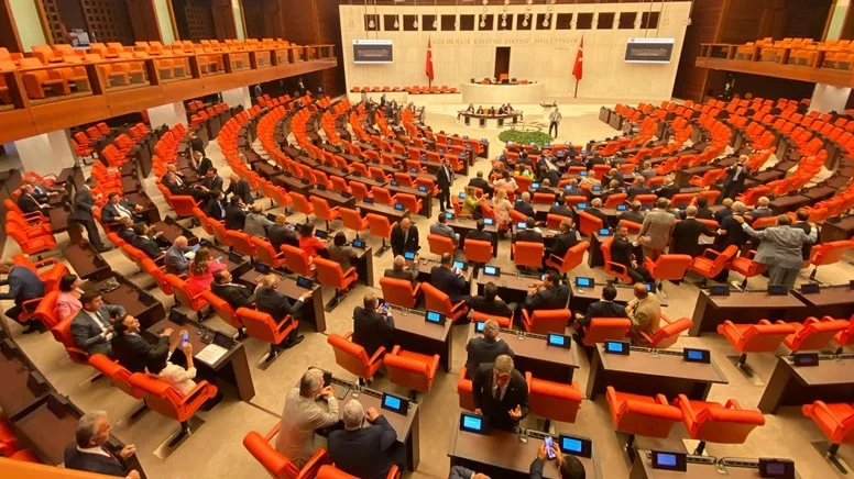 Meclis’te zehirlenme şüphesi panik yarattı! 100’ün üzerinde vekil ve personel hastanelik oldu