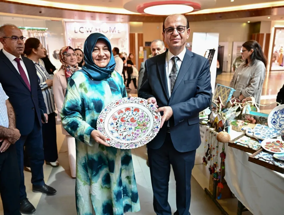 KADINLARIN EL EMEĞİ GÖZ NURU ESERLERİ ‘KURS MERKEZLERİ-YILSONU’ SERGİSİNDE BEĞENİYE SUNULDU