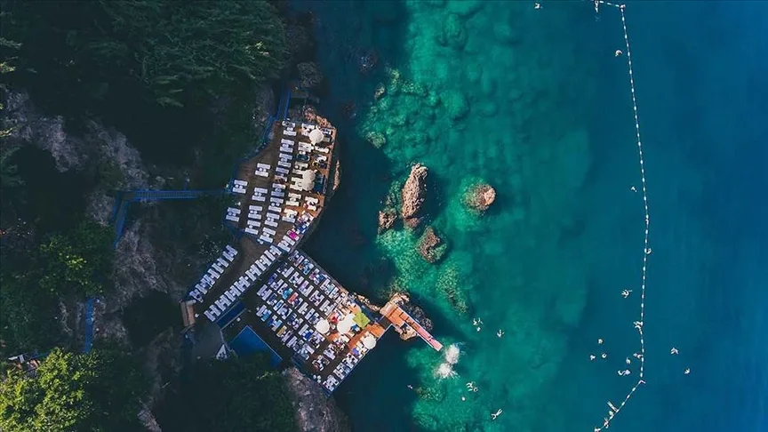 Antalya’nın mavi bayraklı falez plajları 200 bini aşkın ziyaretçiyi ağırladı