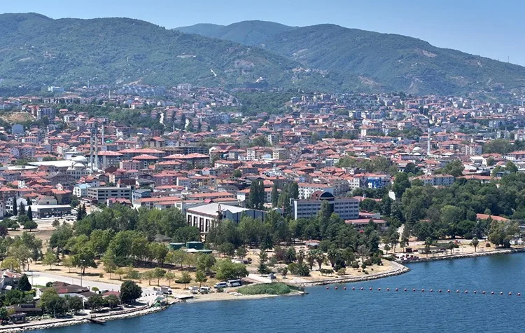 Marmara Depremi’nin merkez üssü Gölcük’te konutlar “güvenle” dönüştürülüyor