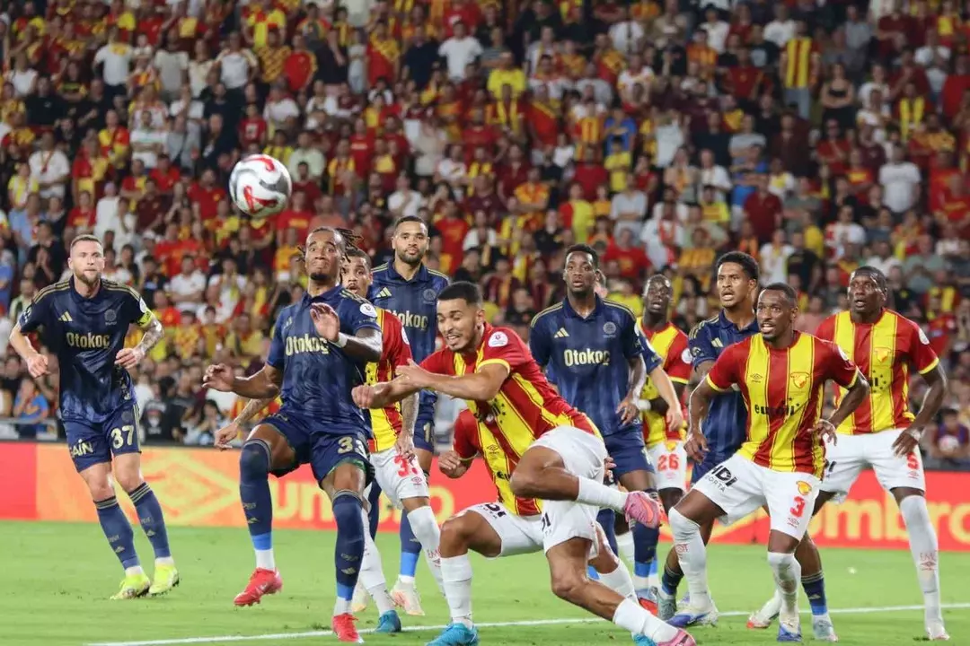 Fenerbahçe sezona puan kaybıyla başladı