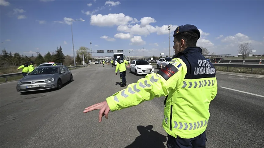 Trafikte yol kesenlere hapis cezası geliyor