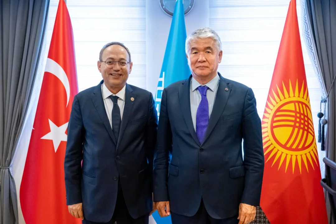 Genel Sekreter Raev, İlyas Topsakal’ı Makamında Kabul Etti